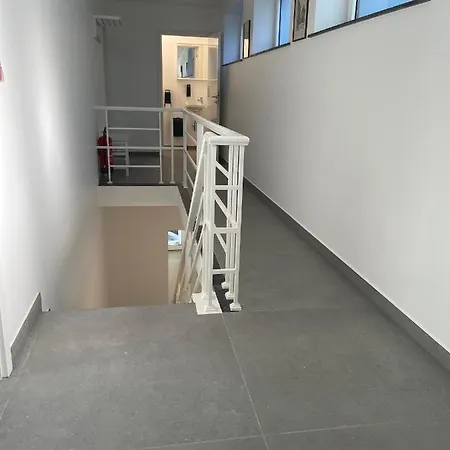 Akuta Flat *