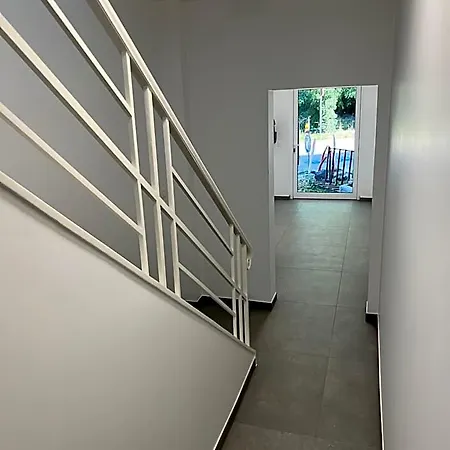 Akuta Flat